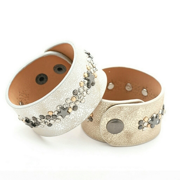 🎀Geniun Leather Star Rivet Cuff - Picture 2 of 5